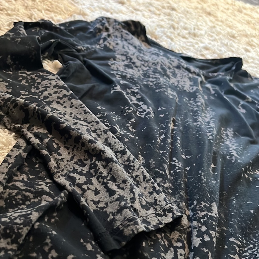 Mossimo Long sleeve black with splotchy pattern